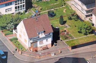 Haus kaufen in Bergstraße 11, 35460 Staufenberg, Solides Ein/Zweifamilienhaus auf sehr interessanten Eckgrundstück