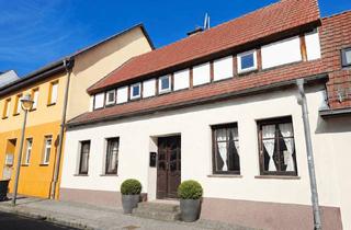 Haus kaufen in 16792 Zehdenick, Viel Platz hinter historischer Stadtkulisse – Stadthaus mit Garten, Innenhof und Ausbaupotenzial
