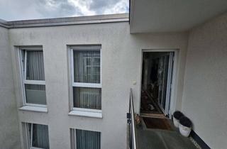 Wohnung mieten in 42651 Solingen-Mitte, Nachmieter gesucht für seniorengerechte 3-Zimmer-Wohnung mit Balkon in Solingen-Mitte
