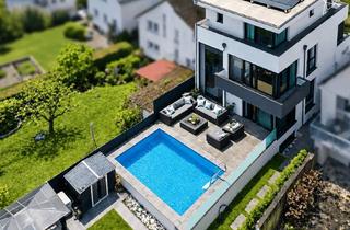 Einfamilienhaus kaufen in 63225 Langen, WOHNEN AUF HÖCHSTEM NIVEAU Luxuriöses Einfamilienhaus mit Einliegerwohnung, Pool und Garten!