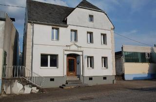 Haus kaufen in 56858 Peterswald-Löffelscheid, Peterswald-Löffelscheid - Steinhaus 270 qm. zum Vollständigen Innenausbau Teiluterkellert