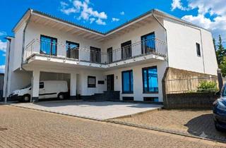 Mehrfamilienhaus kaufen in 35606 Solms, Solms - Modernes Mehrfamilienhaus mit 3 Wohneinheiten