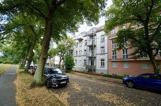 Wohnung kaufen in 12527 Berlin, Charmante Dachgeschosswohnung mit Terrasse und Blick ins Grüne