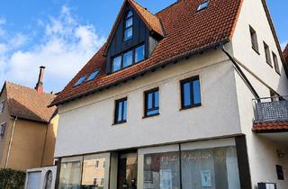 Wohnung kaufen in 90537 Feucht, Attraktives Wohn- und Geschäftshaus mit 2 Wohnungen & Laden in Feucht