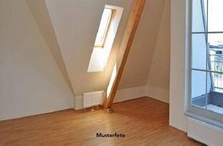 Wohnung kaufen in Hochstr., 57271 Hilchenbach, Großzügige Wohnung und Anteil an Garagen-/Stellplatzgrundstück