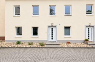 Wohnung kaufen in Potsdamer Straße, 15711 Königs Wusterhausen, Frisch renovierte Maisonette Wohnung in einer Remise I inkl. Carport