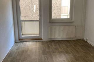 Wohnung mieten in Hußstraße 24, 07545 Gera, Stilvoll wohnen für Singles oder Paare: Balkon und Einkaufsmöglichkeiten direkt vor der Tür.