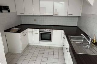 Wohnung mieten in Markt 19, 08412 Werdau, Viel Platz zum Wohnen – großzügige 4-Zimmer-Wohnung mit Balkon und Einbauküche
