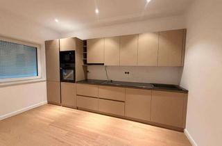 Wohnung mieten in 42655 Solingen-Mitte, Frisch kernsanierte 3-Zimmer-Wohnung mit offenem Wohnkonzept & Einbauküche in Solingen