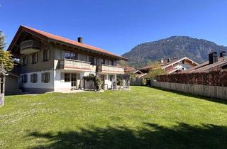 Haus kaufen in 83324 Ruhpolding, Ansprechendes, renoviertes Wohnhaus mit 3 Wohnungen und großer Doppelgarage in herrlicher Lage