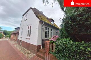 Haus kaufen in 25704 Meldorf, Historisches Schmuckstück von 1820 mit Kamin & Blick auf den Meldorfer Dom