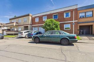 Haus kaufen in 50321 Brühl, Brühl, Vierfamilienhaus mit zwei bezugsfreien Wohnungen, zwei Terrassen, zwei Balkone, Garagen