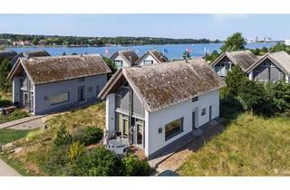 Haus kaufen in 23774 Heiligenhafen, Exklusives Reetdachhaus in der Marina Heiligenhafen – 3 Schlafzimmer, Sauna & Kamin und eine Lage...