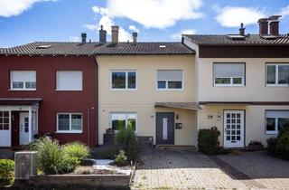 Haus kaufen in 79576 Weil am Rhein, PLATZWUNDER in Altweil: RMH mit 4 Zimmern, Traumterrasse, ausbaufähigem DG, Stellplatz uvm.