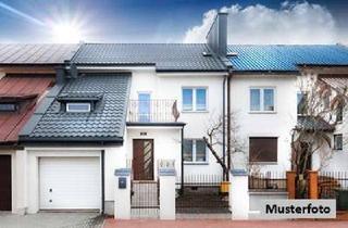 Doppelhaushälfte kaufen in Schleusenweg, 96346 Wallenfels, Ihr nächstes Herzensprojekt: Doppelhaushälfte mit Entwicklungspotenzial