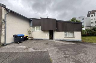 Gewerbeimmobilie kaufen in 42389 Langerfeld, Praxis-/Büroimmobilie mit ca. 200 m² Fläche, Garten, Innenhof, 6 Stellplätzen & 4 Garagen