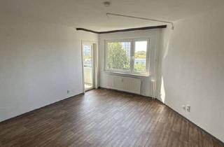 Wohnung mieten in Helsinkistr. 36, 24109 Mettenhof, 3 zimmer Wohnung braucht Liebhaber.