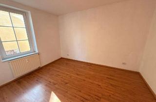 Wohnung mieten in August-Bebel-Straße 11, 09376 Oelsnitz, 2 Kaltmieten geschenkt: Attraktive 3-Raum-Wohnung in zentraler Lage von Oelsnitz/Erz.