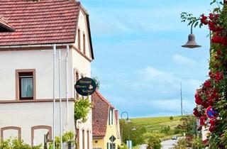 Gastronomiebetrieb mieten in 67273 Weisenheim am Berg, Gastronomiefläche Weisenheim am Berg - ehemaliges Weingut, Innenhof mit Weinreben in Bestlage im Edelweinort