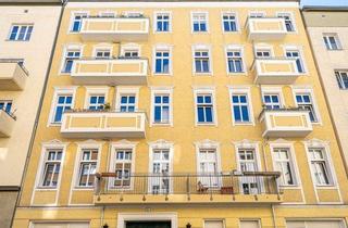Wohnung kaufen in Mühsamstraße 24, 10249 Berlin, 2-Zimmer Altbauwohnung mit Terrasse zum Hof