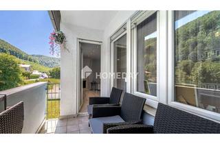 Wohnung kaufen in 72574 Bad Urach, Platz für die ganze Familie auf 90 m²: Sanierte 4 Zimmerwohnung mit Loggia und 2 Stellmöglichkeiten