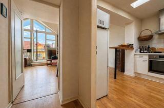 Wohnung kaufen in Saarstraße 18a, 12161 Friedenau, Bezugsfreie, aber renovierungsbedürfte DG-Wohnung mit Balkon - optionalen KFZ-Stellplatz