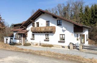 Haus kaufen in 94116 Hutthurm, Hutthurm/Kalteneck: Haus mit 3 Wohnungen