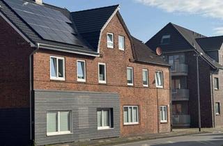 Haus kaufen in 25899 Niebüll, Attraktive Kapitalanlage in Niebüll – Drei vermietete Wohneinheiten mit Garten