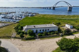 Einfamilienhaus kaufen in 23769 Fehmarn, Einmalige Alleinlage am Fehmarnsund – Einfamilienhaus mit Einliegerwohnung, Meer- und Hafenblick