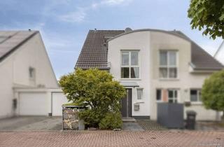 Doppelhaushälfte kaufen in 40764 Langenfeld, Doppelhaushälfte mit Garten, Garage und Stellplatz