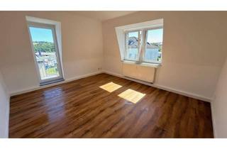 Wohnung mieten in Kleinnaundorfer Straße, 01705 Freital, Erstbezug nach Sanierung: Stilvolle 2-Zimmer-DG-Wohnung mit Balkon und Panoramablick über Dresden