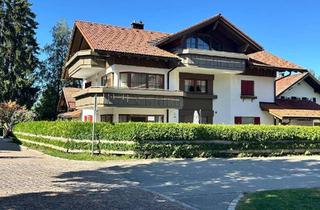 Wohnung mieten in Doktor-Hermann-Brosig-Weg, 87534 Oberstaufen, Großzügige 2-Zimmer-Dachgeschosswohnung mit 3 Balkonen, Garage & Stellplatz in zentraler Lage