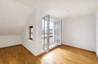 Wohnung kaufen in 86415 Mering, Aus eins mach zwei – Dachgeschosswohnung mit Teilungspotenzial in Mering