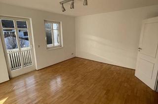 Haus mieten in Pettendorfer Straße 39, 83250 Marquartstein, Stilvoll modernisiert: Endreihenhaus in Marquartstein