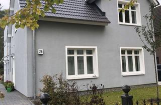 Anlageobjekt in Wulfsdorfer Weg 26, 22926 Ahrensburg, Attraktives Anlageobjekt in Ahrensburg - vermietetes Dreiparteienhaus in ruhiger Lage