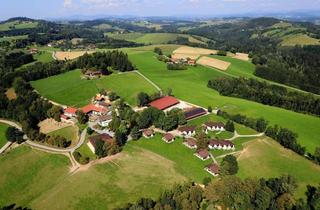Anlageobjekt in 94154 Neukirchen, Einzigartiger Gutshof mit Villa, Chalets, Reithalle, Hotel, Stallungen auf ca. 25 ha. in Alleinlage
