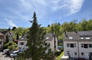 Wohnung kaufen in 70329 Stuttgart, Gemütliche Dachgeschosswohnung mit Blick ins Grüne - sofort verfügbar