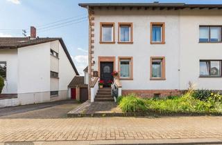 Doppelhaushälfte kaufen in 66773 Schwalbach, Haus für Handwerker und Renovierer