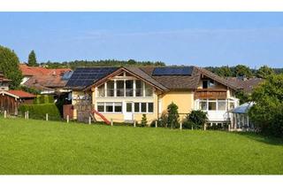 Haus kaufen in 83365 Nußdorf, Nußdorf - Haus mit 3 Wohnungen und Indoor-Pool, günstige Heizkosten