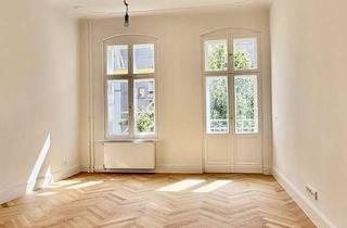 Wohnung kaufen in 10247 Friedrichshain, Vollständig modernisierte Altbauwohnung mit großzügigem Grundriss und Balkon im Samariterkiez.