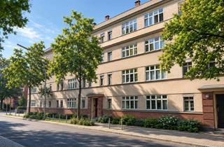 Wohnung kaufen in Oranienburger Straße 220, 13437 Wittenau, Bezugsfreie 2-Zimmer-Altbauwohnung mit verglaster Loggia - viel Gestaltungspotenzial, Denkmalschutz