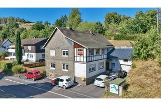 Einfamilienhaus kaufen in 51597 Morsbach, Großes Einfamilienhaus nahe Ortskern Morsbach: Viel Platz, viele Zimmer, Garage & Schuppen