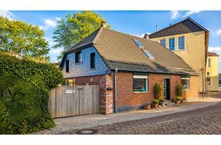 Haus kaufen in 18556 Wiek, Haus am Hafen auf Rügen – 250 m² mit separater Ferienwohnung
