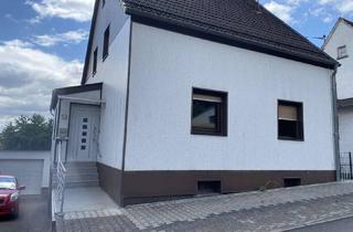 Einfamilienhaus kaufen in Rosenstraße 13, 66629 Freisen, Einfamilienhaus mit Balkon und Garage