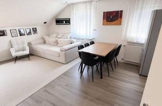 Wohnung kaufen in 73066 Uhingen, Einziehen & wohlfühlen: Modernisierte 3,5-Zimmer-Dachgeschosswohnung mit Klima und Schwedenofen
