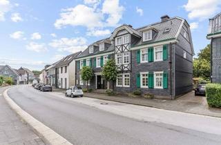 Anlageobjekt in 51399 Burscheid, Bergisches Herrenhaus komplett Kernsaniert, 2 Wohneinheiten und EG als Geschäftshaus nutzbar