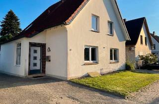 Einfamilienhaus kaufen in 26919 Brake, Brake (Unterweser) - Freistehendes Einfamilienhaus mit großem Grundstück in Brake