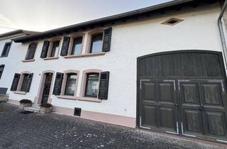 Einfamilienhaus kaufen in 66740 Neuforweiler, Saarlouis-Neuforweiler: Einfamilienhaus im Landhausstil mit Garage, Stellplätzen und großem Garten