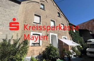 Einfamilienhaus kaufen in 56751 Gering, Charmantes Einfamilienhaus mit Scheune und großem Innenhof