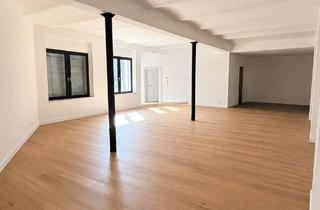 Loft kaufen in 40223 Bilk, Kernsanierte Loftwohnung mit hoher Decke und Terrasse in ruhigem Innenhof mit Stellplatz